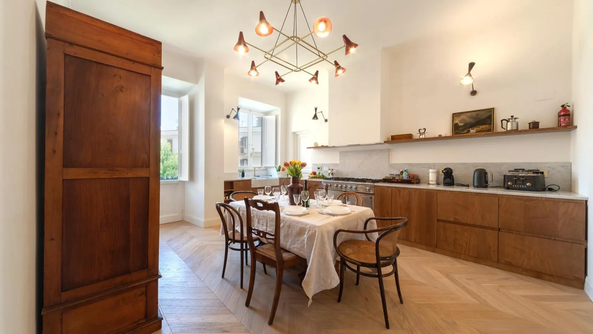 Timeless Elegance In Trastevere 로마 아파트