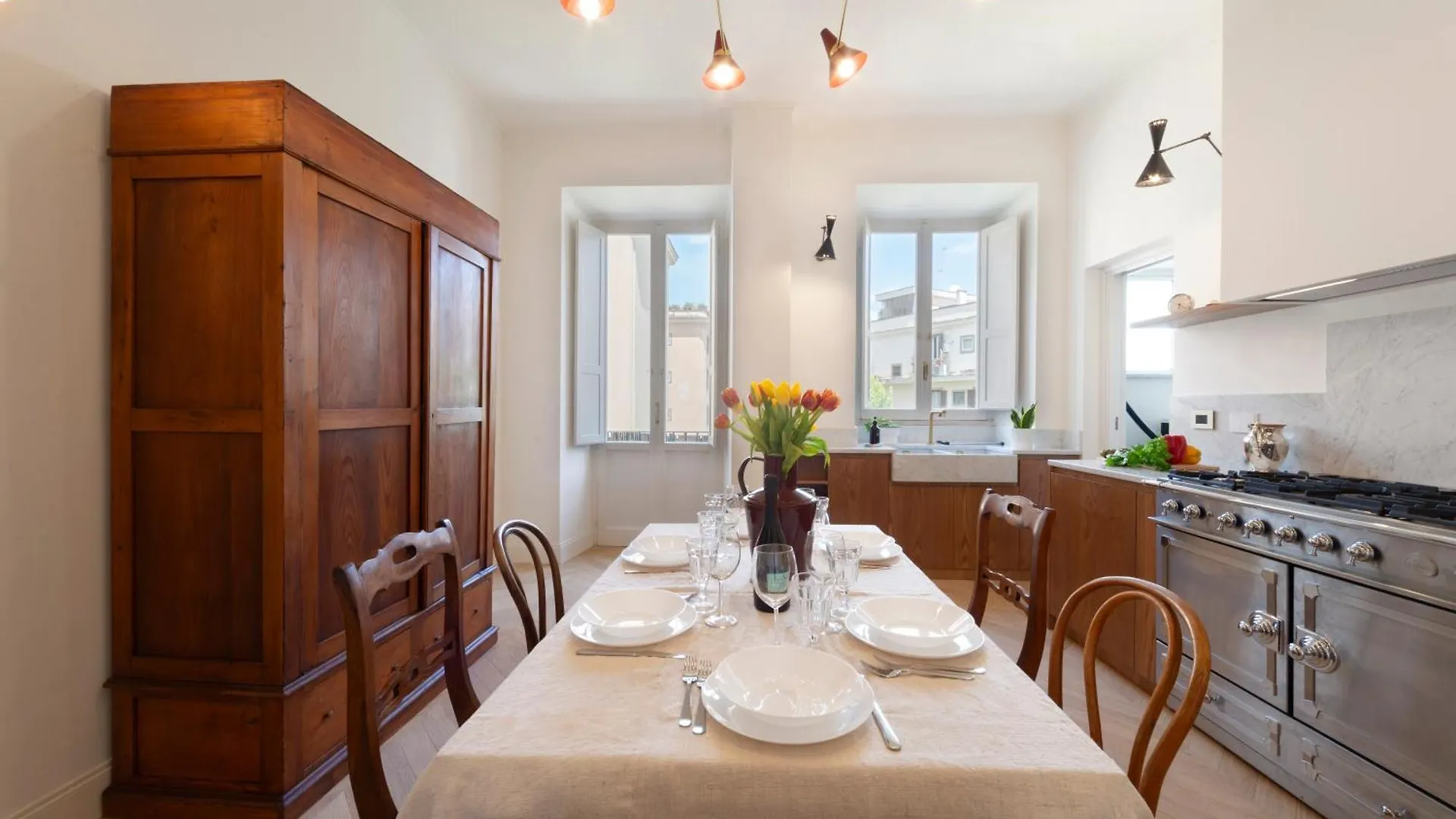 Timeless Elegance In Trastevere 로마 아파트
