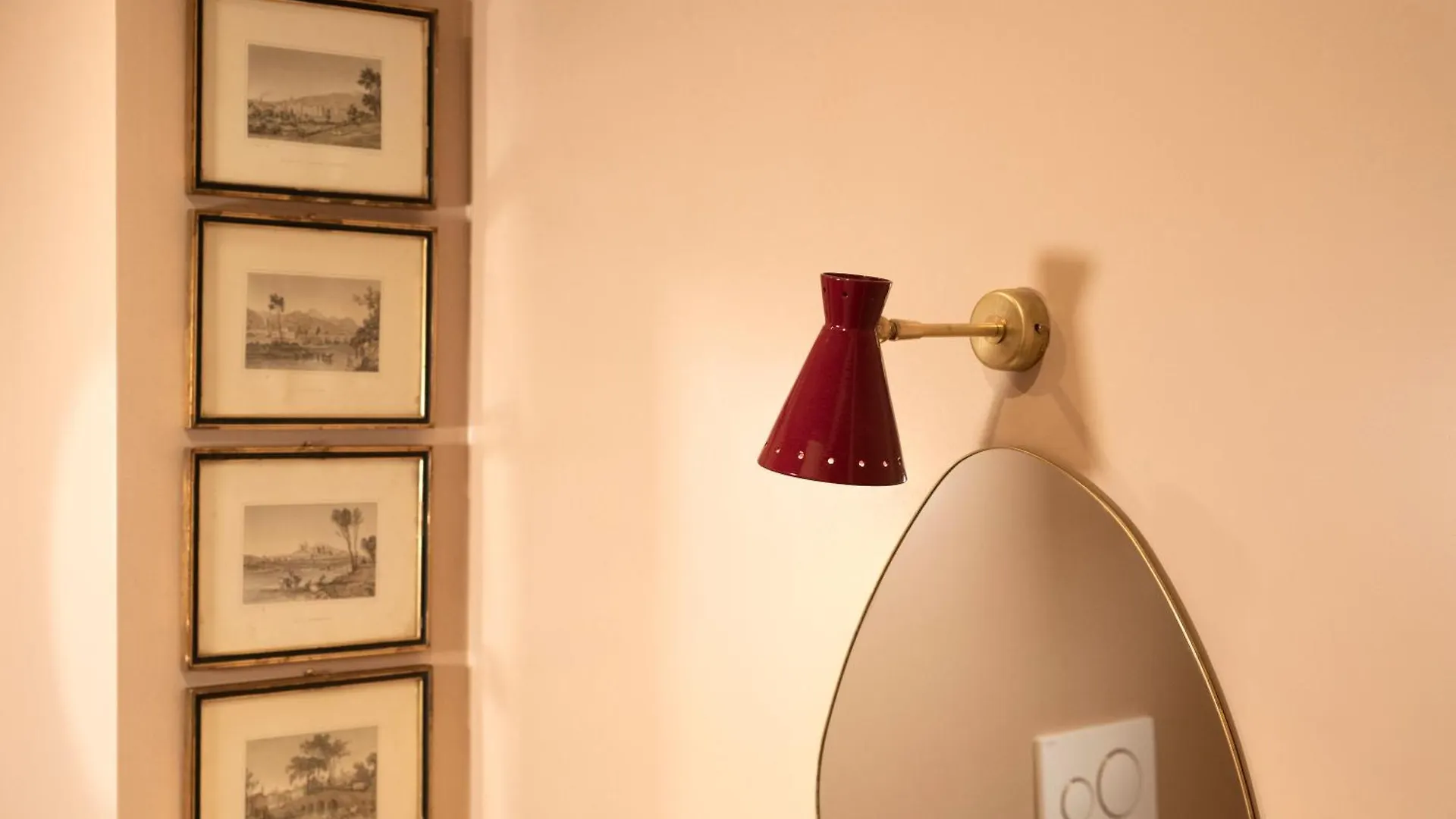 Timeless Elegance In Trastevere 로마 아파트