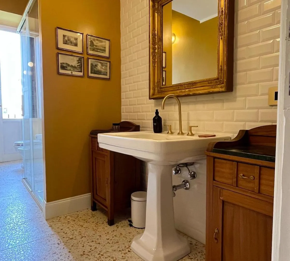 Apartment Timeless Elegance In Trastevere Rome