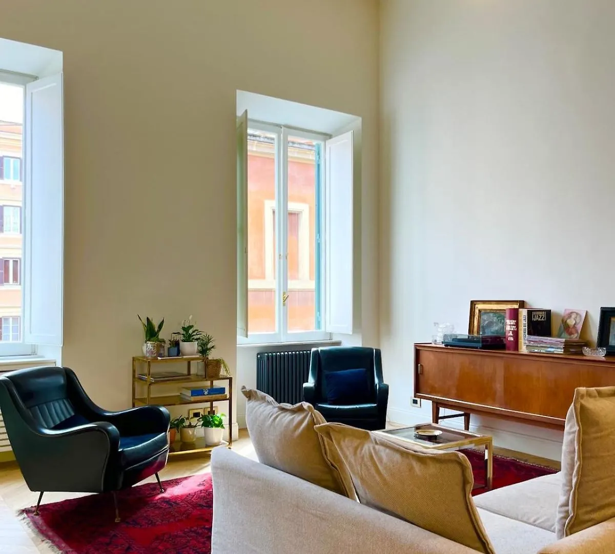 Timeless Elegance In Trastevere Rome